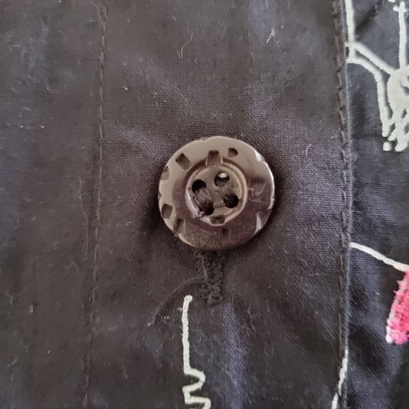 Life Style Travel Landmarks Embroidered Artwork Short Sleeve Shirt, Black, Sz L - Picture 8 of 10